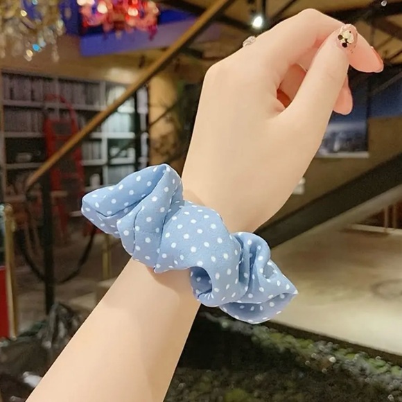 5 Fabric Woman’s Hair Scrunchies Blue & White Polka Dots Checks Flowers - Picture 7 of 8